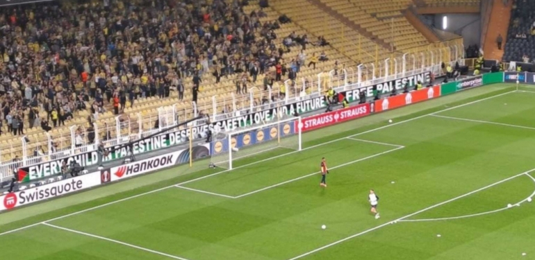 Kadıköy'de Gazze pankartı: Filistin'deki her çocuk...